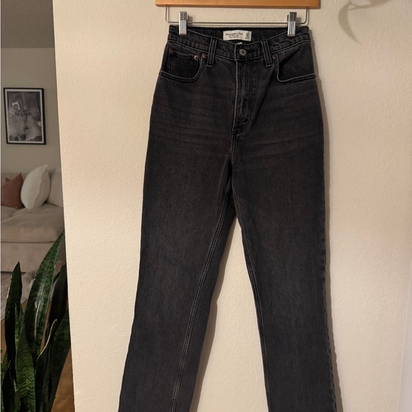 Abercrombie & Fitch The 90’s High Rise Straight Curve Love size 24 Short - Picture 2 of 9